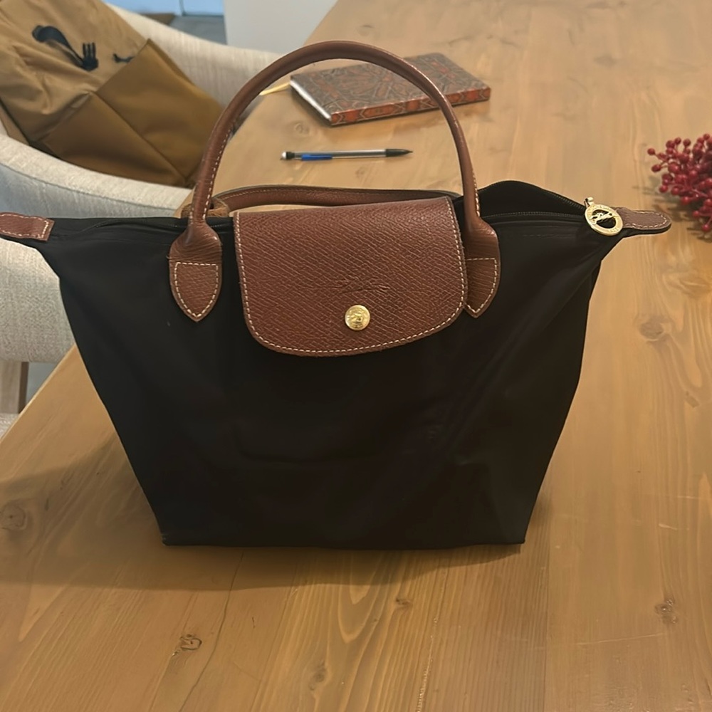 Small black longchamp